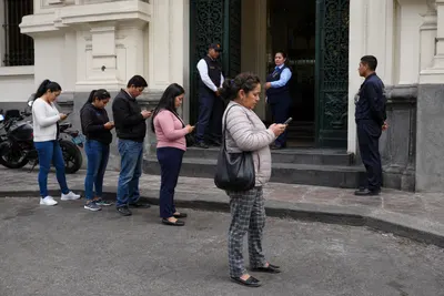 Perú pide facultades para rastrear y bloquear móviles