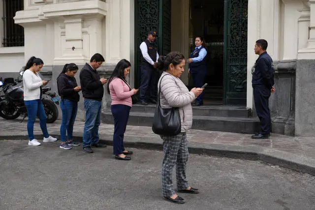 Perú pide facultades para rastrear y bloquear móviles