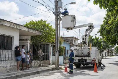 Air-e flags attacks on technicians and illegal grids