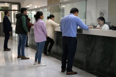 Banxico y CNBV consultan reglas para pagos con tarjeta